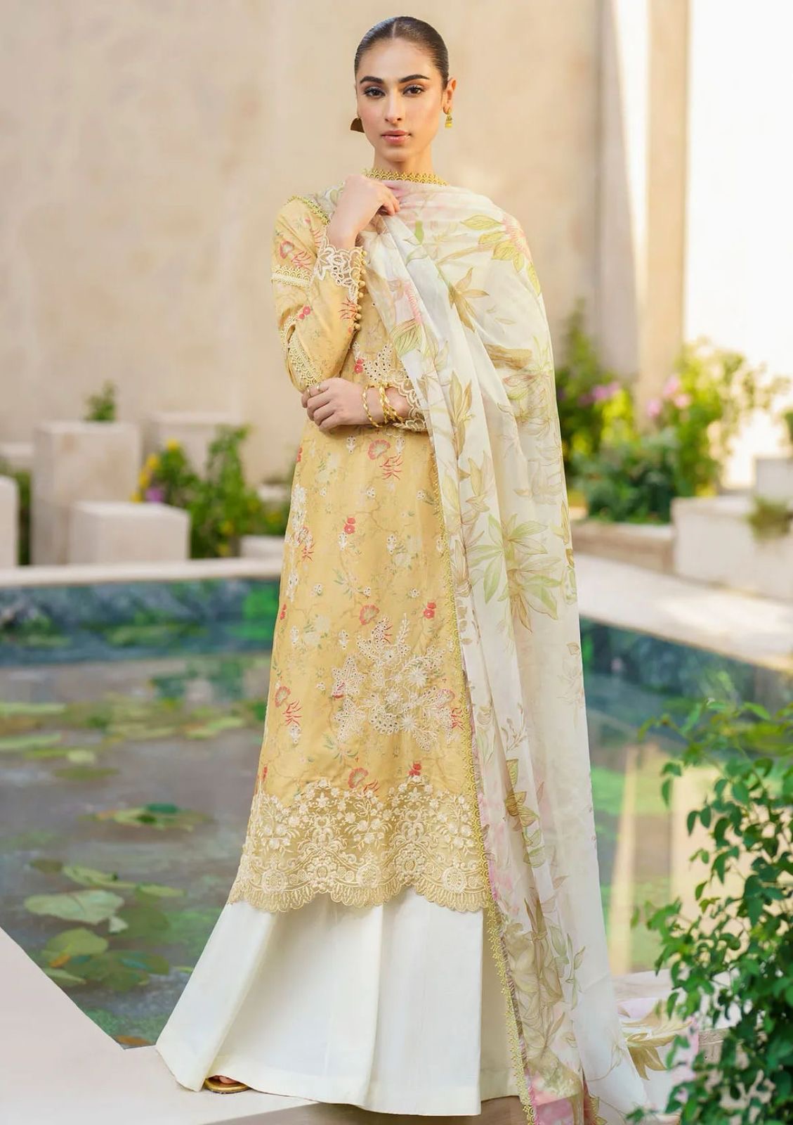 Iznik SFL-09 printed lawn 3pc emb unstiched
