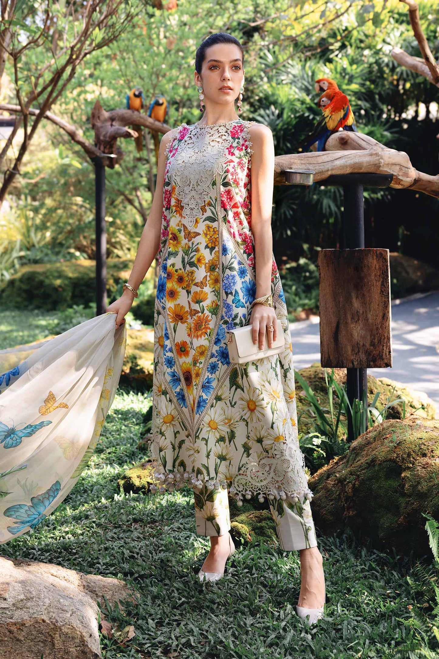 Maria b M print 10A lawn 3pc emb unstiched