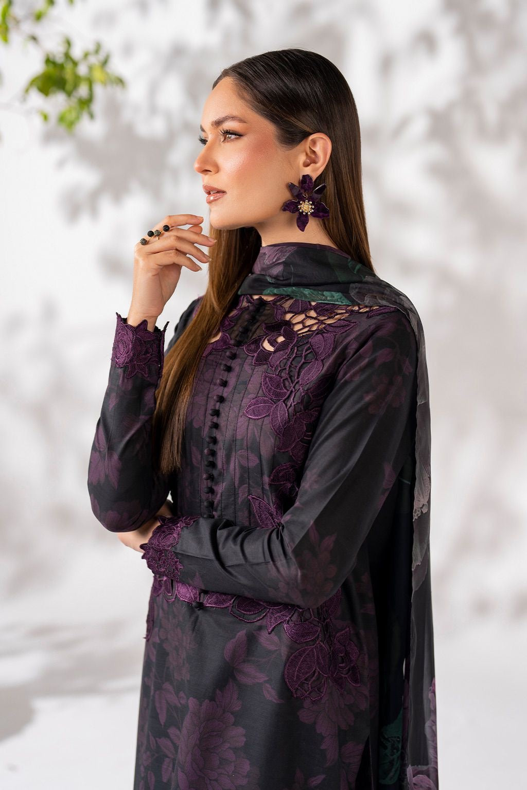 Iznik EFL-10 printed lawn emb 3pc unstiched