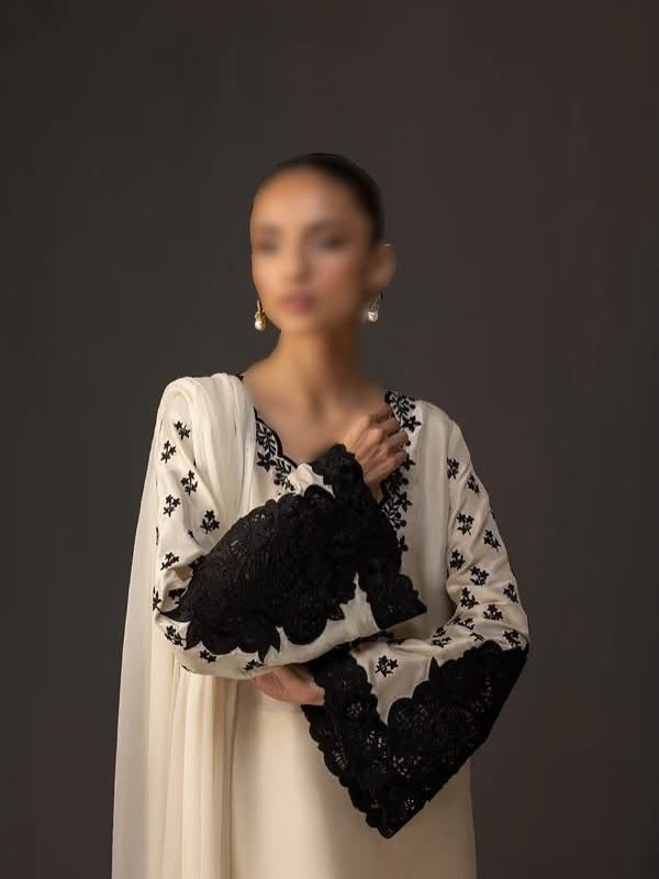 Zainab Chottani Ivory noir silk 3pc unstiched